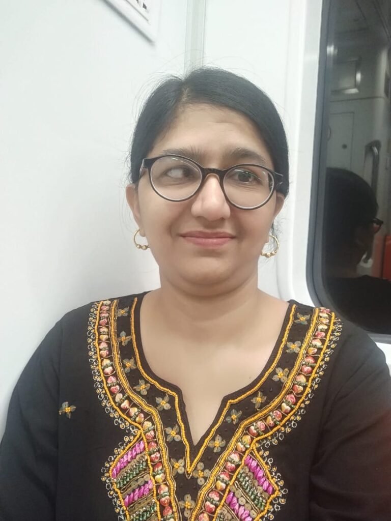 Sukesh K- आयकर विभाग में अधीक्षक और एक संवेदनशील कवयित्री